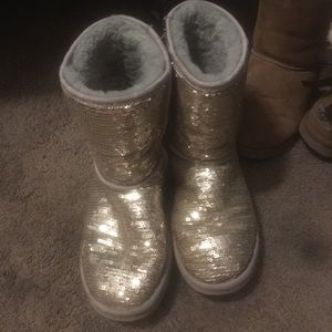 Gold sparkle uggs!